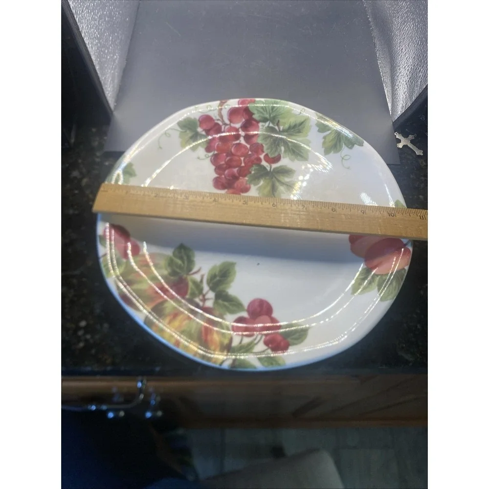 Royal Doulton Everyday England VINTAGE GRAPE‎ TC1193 Dinner Plate Discontinued